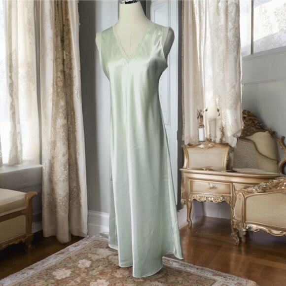 Oscar de la Renta Other - Oscar De La Renta Nightgown XS Pale Green Shiny Satin Romantic Chemise